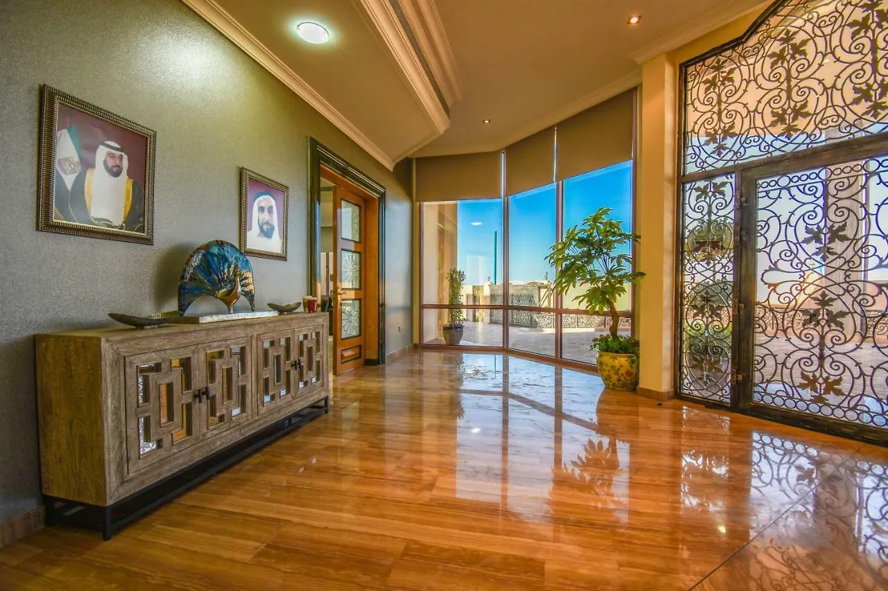 Hometown Apartments - Kite Palace - Lavish 7 Bedrooms Villa On Kite Beach Dubai